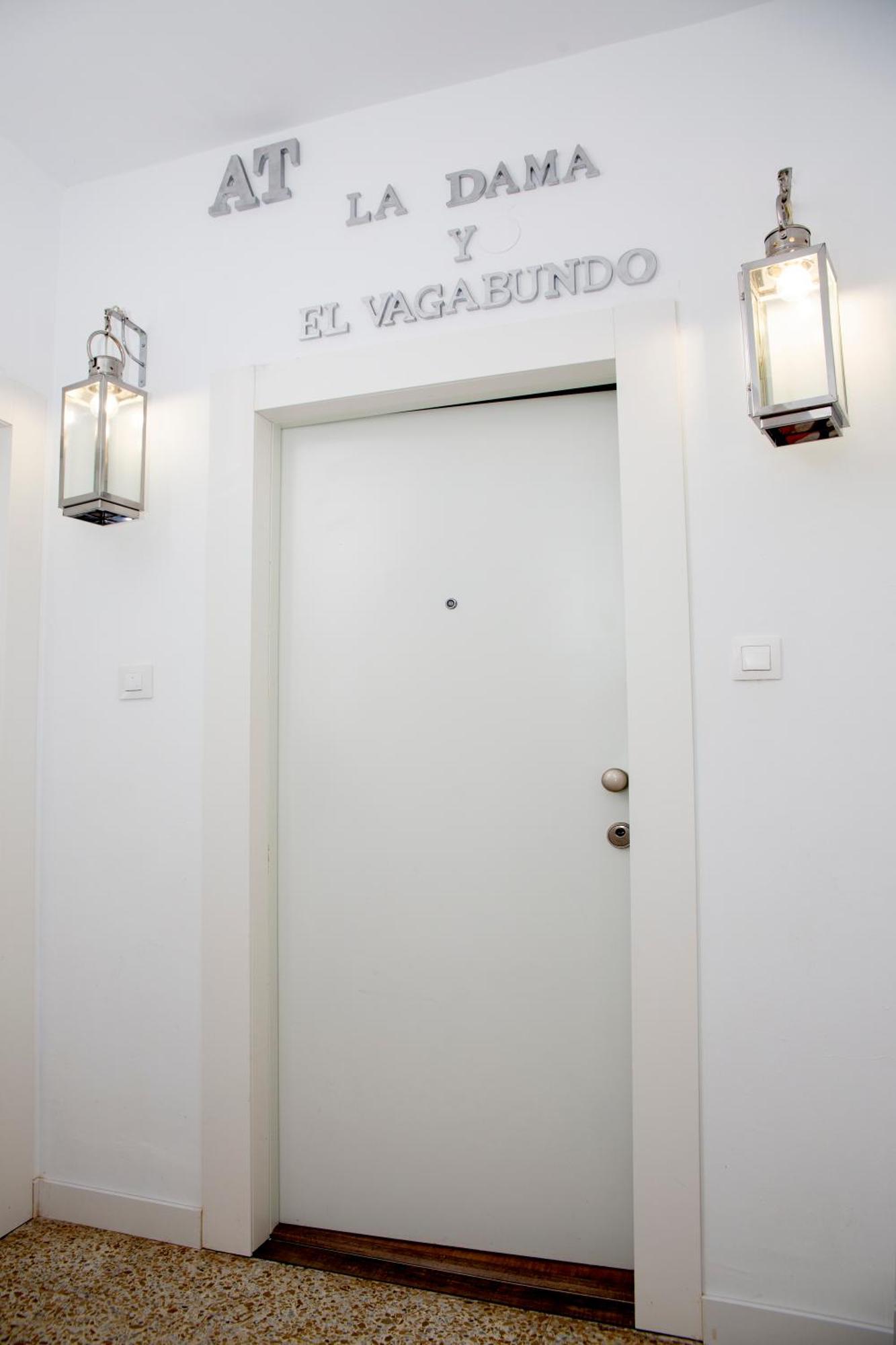 Conil Apartamentos La Dama Y El Vagabundo Конил-де-ла-Фронтера Екстериор снимка